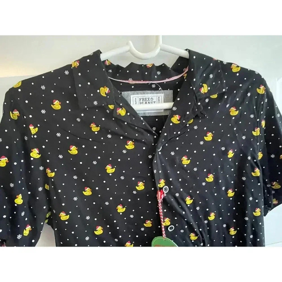 Free Planet Small Short Sleeve Button Down Shirt Christmas Rubber Duckie NEW - Picture 2 of 9